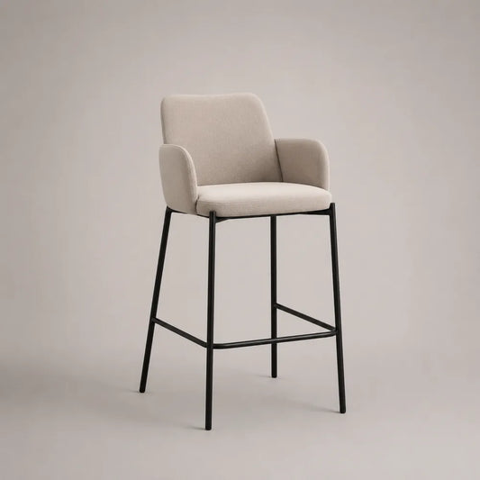 Sgabello da bar imbottito in tessuto poliestere beige con struttura in acciaio nero e braccioli 50 x 55 x 105 cm