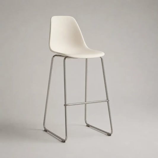 Sgabello da bar alto con seduta curva in polipropilene bianco e struttura in acciaio cromato 48 x 52 x 105 cm